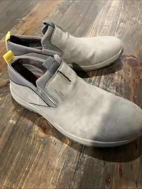 Earth Origins Men's Slip-On Loafers in Light Gray with Yellow Heel Tabs